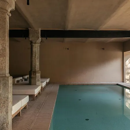 Hotel Elephant 4*